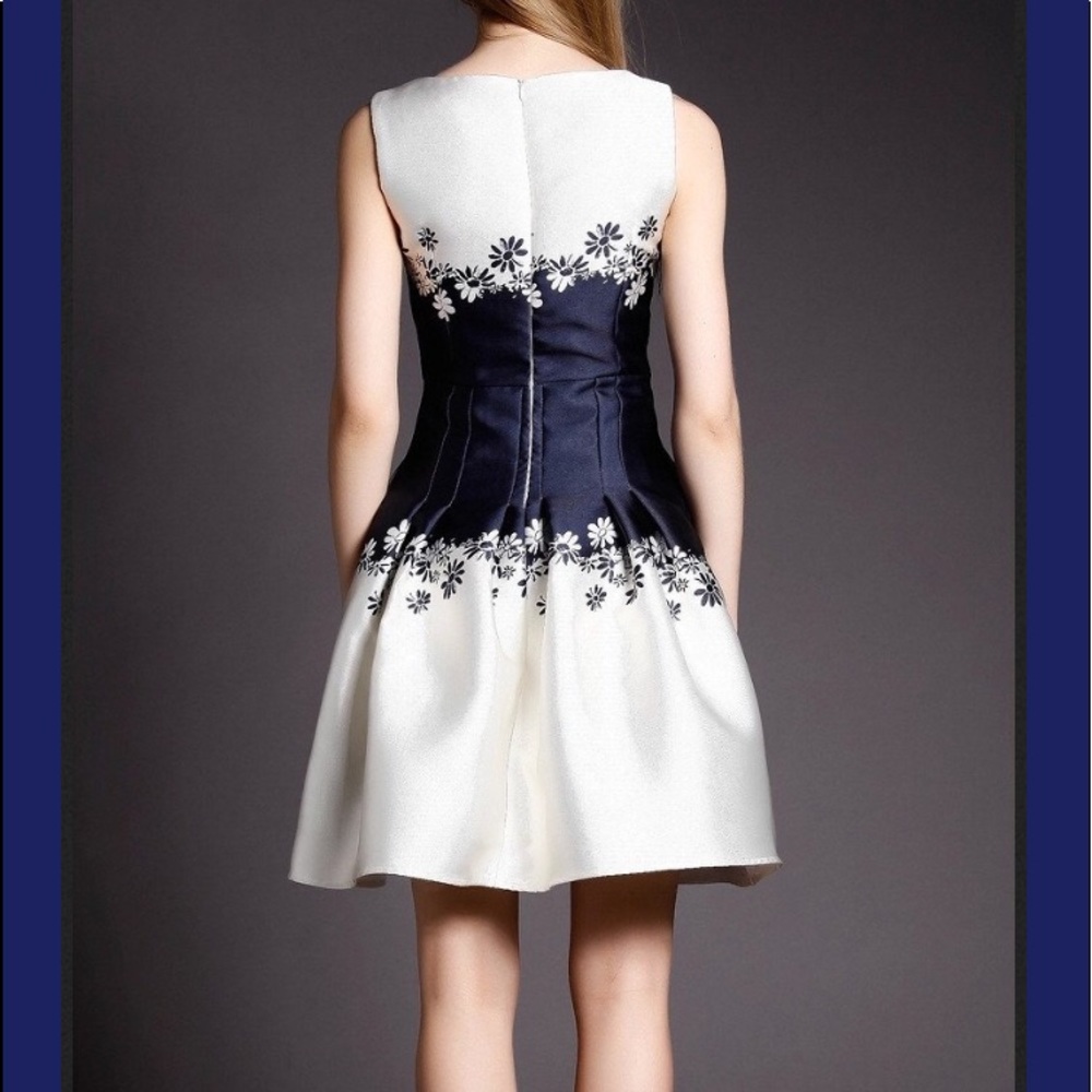 Blue and white floral dress - Picture 4 of 5